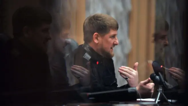 Хозяин или слуга? Сравните заявления Рамзана Кадырова на русском и на чеченском