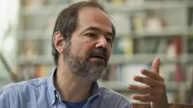 "A lo único que se ha llegado, a mí me parece, es a la comprobación de que toda bala es una bala perdida", asegura el escritor Juan Villoro en diálogo con BBC Mundo.