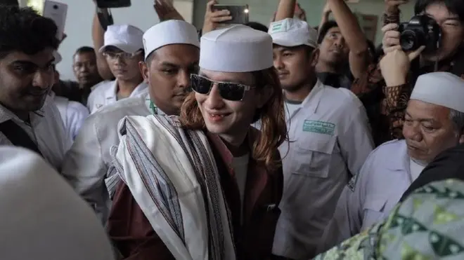 Bahar bin Smith dilaporkan polisi karena ceramahnya diduga menghina simbol negara.