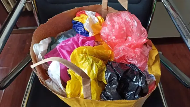 Papirne kese mogu da posluže i kao mesto za skladištenje plastičnih