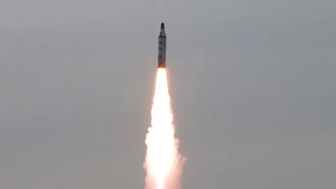 Tijaabada madaafiicda iyo nukliyerka waxay direysaa digniin, waxayna ka careysiineysaa dalalka gobolka