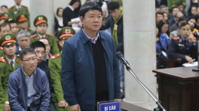 Ông Đinh La Thăng và ông Trịnh Xuân Thanh trong một phiên tòa