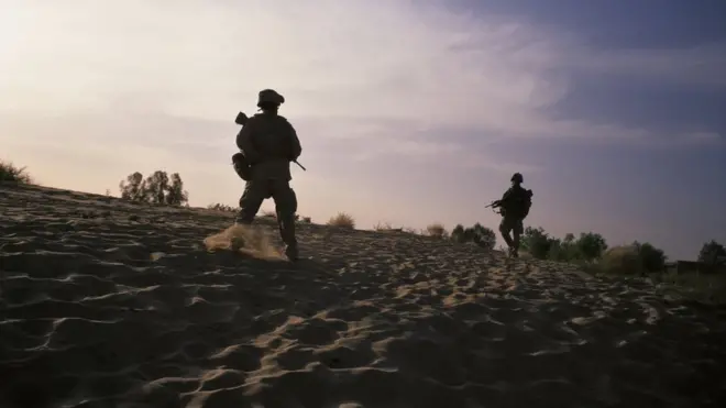 دا درې سوه پوځيان د امريکايي ځواکونو د ورته شمېر نورو هغو ځاى ناستي کېږي چې د ماموريت دوره يې پوره شوې