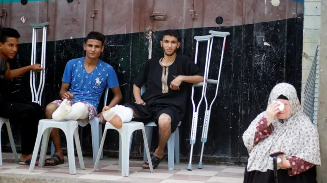 شباب أصيبوا خلال الاشتباكات