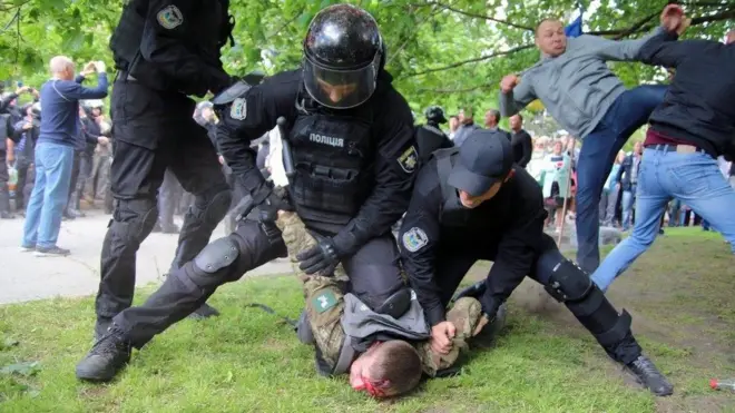 В результаті сутичок були поранені 14 людей, кажуть у поліції