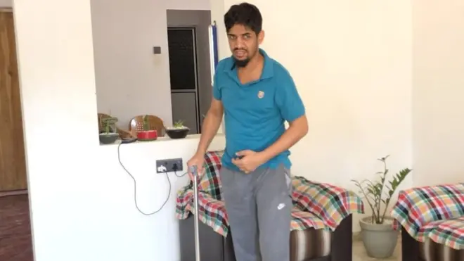 පැය 24 පුරා පොලිස් ආරක්ෂාව මැද ජීවත් වන තමන්ට දැන් අවසර ඇත්තේ සිකුරාදා පල්ලියට සහ රෝහලට යෑමට පමණක් බව තස්ලීම් කියා සිටියේය.