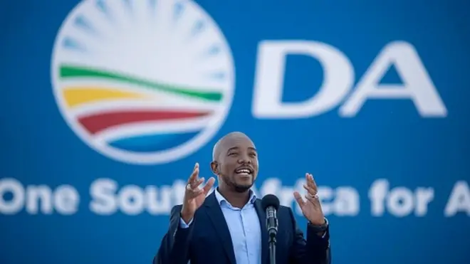 Premier noir a dirigé un grand parti en Afrique du Sud Mmusi Maimane a jeté l'éponge