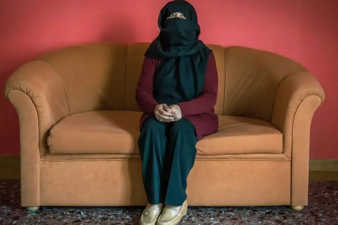 قاضی ثنا، در اقامتگاه موقتش در یونان. او گفت که هرگز از مبارزه برای حقوق زنان در افغانستان دست نخواهد کشید