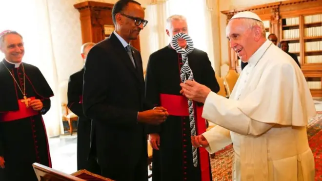 Le Pape François recevant le président rwandais, Paul Kagamé, au Vatican