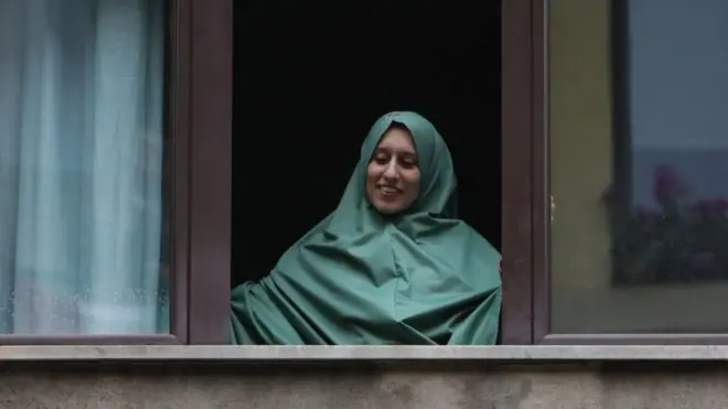 Silvia Romano waxay la baxday Caa'sha kaddib markii ay qaadatay diinta Islaamka