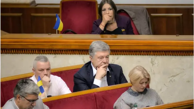 Нині Петро Порошенко депутат парламенту