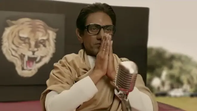 फ़िल्म के ट्रेलर में बाल ठाकरे की ज़िंदगी से जुड़े कुछ राजनैतिक पहलुओं की झलक है.