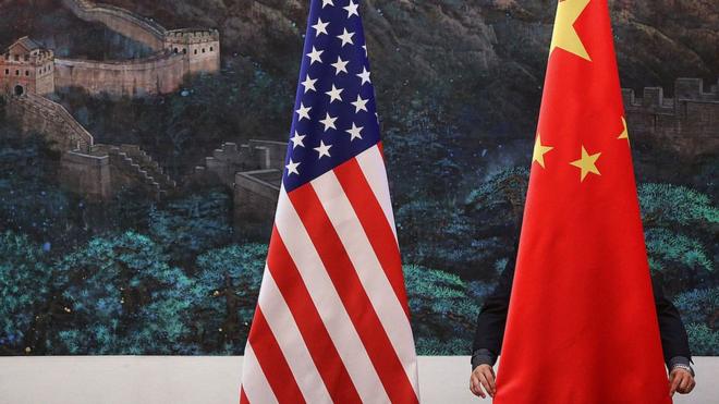 示意图：中国及美国国旗