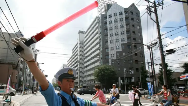 Из-за блэкаута в Токио отключились светофоры, движение регулирует полиция