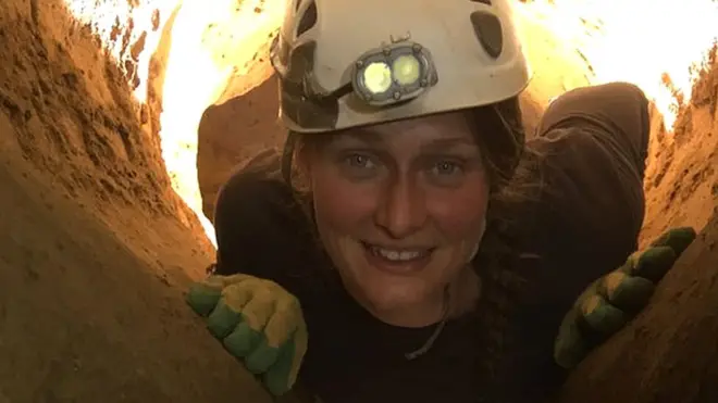 ఈ మార్గంలో వెళ్లాలంటే కేవింగ్ సూట్లు ధరించాల్సిందే