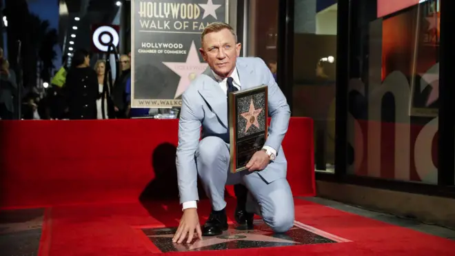 Daniel Craig with his star on the Hollywood Walk of Fame
