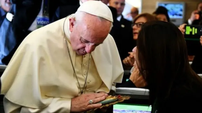 Le souverain pontife a lancé un appel dimanche pour aider les Centrafricains à rejeter "la violence et la vengeance".