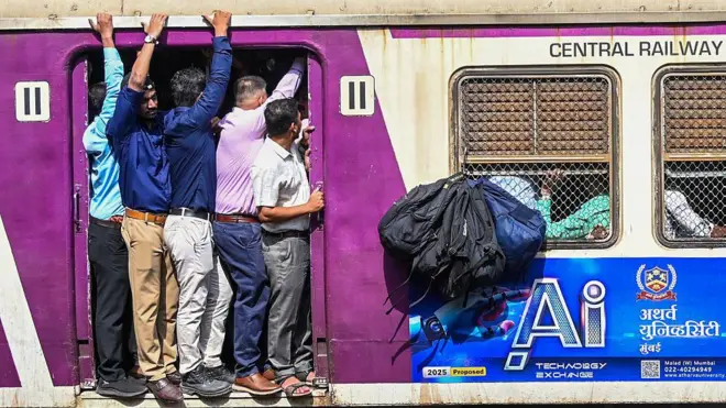 लोकल गर्दी