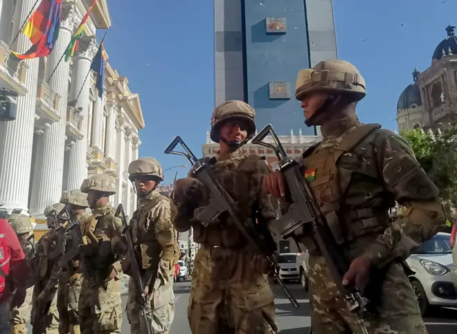 من أمام القصر الرئاسي.