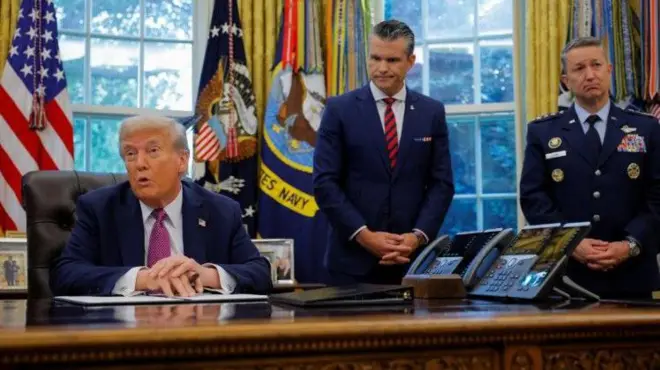 ترامب وهيغسيث والجنرال دان كين في البيت الأبيض