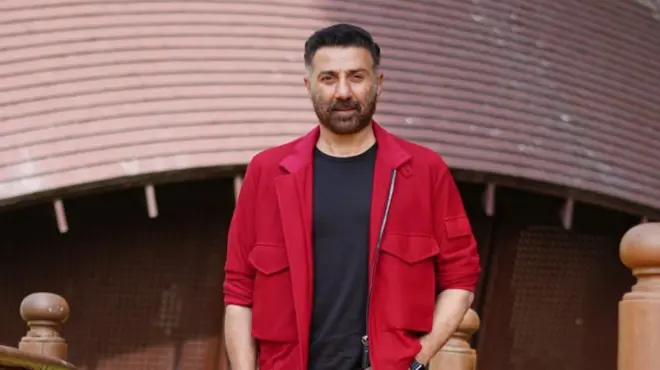 Jilaaga iyo xildhibaanka BJP Sunny Deol ayaa maalmahan dood dhaliyay.