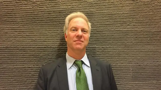 博伊恩顿教授(Prof Robert Boynton)
