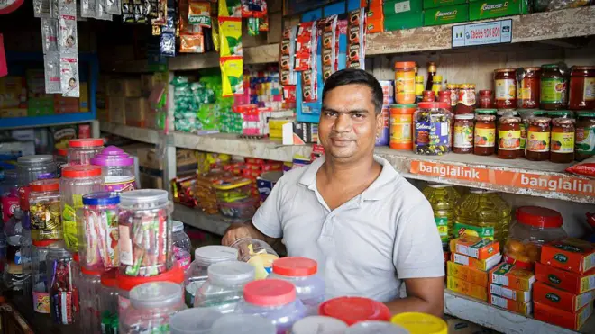 বাংলাদেশে এমন লাখ লাখ মুদিদোকান আছে