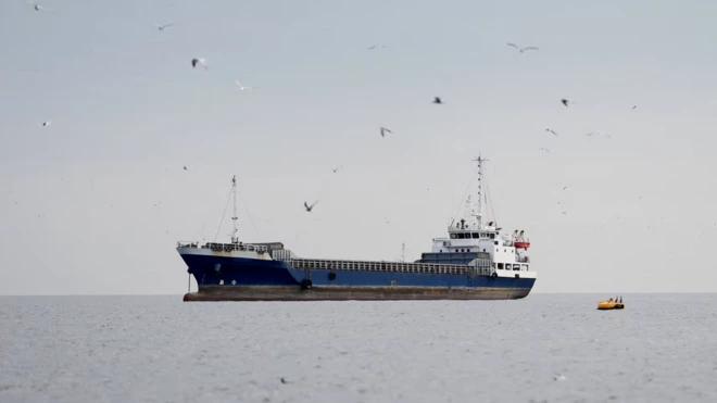 ዕሁድ ዕለት በኦማን አቅራቢያ በሆርሙዝ ወሽመጥ ሲጓዝ የታየ መርከብ