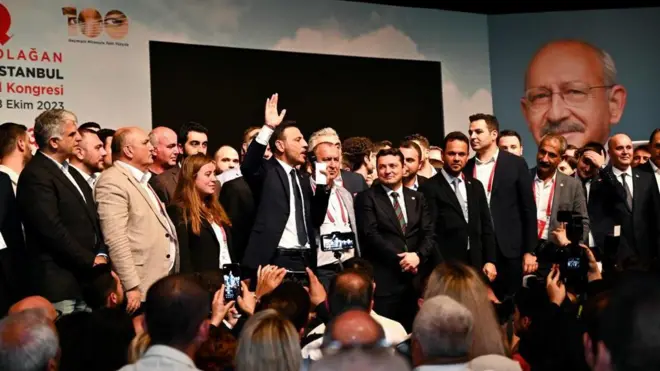 CHP'nin İstanbul İl Başkanlığı'na seçilen Özgür Çelik 