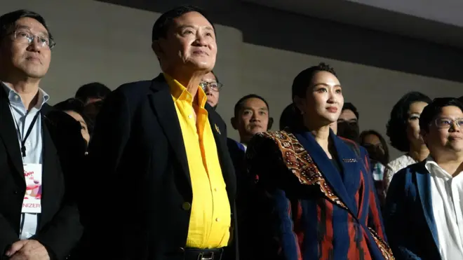 สองพ่อลูกตระกูลชินวัตร