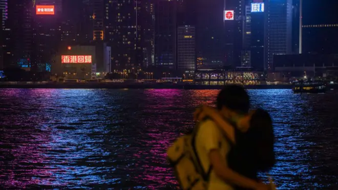 һ�����������ά�����Ǻ���ǰ��ӵ���ǡ�