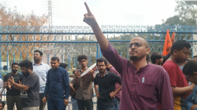 హెచ్‌సీయూ వద్ద విద్యార్థుల ఆందోళన