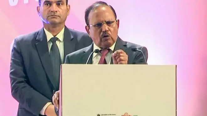 इतिहास आपल्याला आव्हान देतो, असं राष्ट्रीय सुरक्षा सल्लागार (एनएसए) अजित डोभाल यांनी एका कार्यक्रमात म्हटलं.