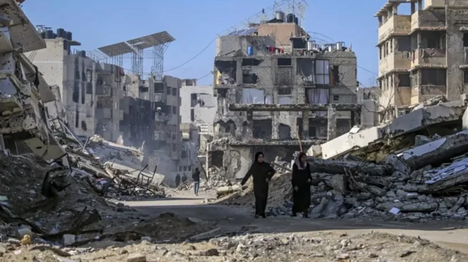 د غزې اوسېدونکي د سولې په اوسني نازک وضعیت کې هڅه کوي ژوند له سره پیل کړي.