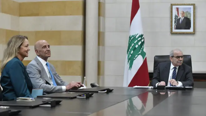  سمّيت الخريطة بـ"ورقة براك" وتضمنّت مطالب واضحة بنزع سلاح حزب الله والفصائل المسلحة كافة في لبنان بشكل كامل قبل نهاية 2025 (ويُفضَّل بحلول تشرين الثاني/نوفمبر 2025).