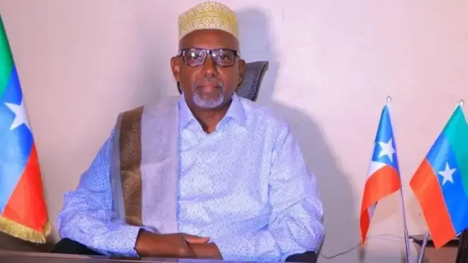 Cabdiraxmaan Mahdi, ayaa BBC-da u sheegay in aanay hadda wixii ka dambeeya "la shaqayn doonin dawladda,