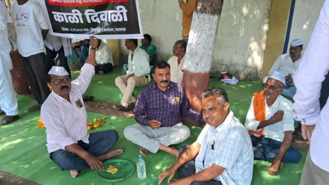 काळी दिवाळी साजरी केल्याबद्दल शेतकऱ्यांवर गुन्हे दाखल करण्यात आले आहेत.
