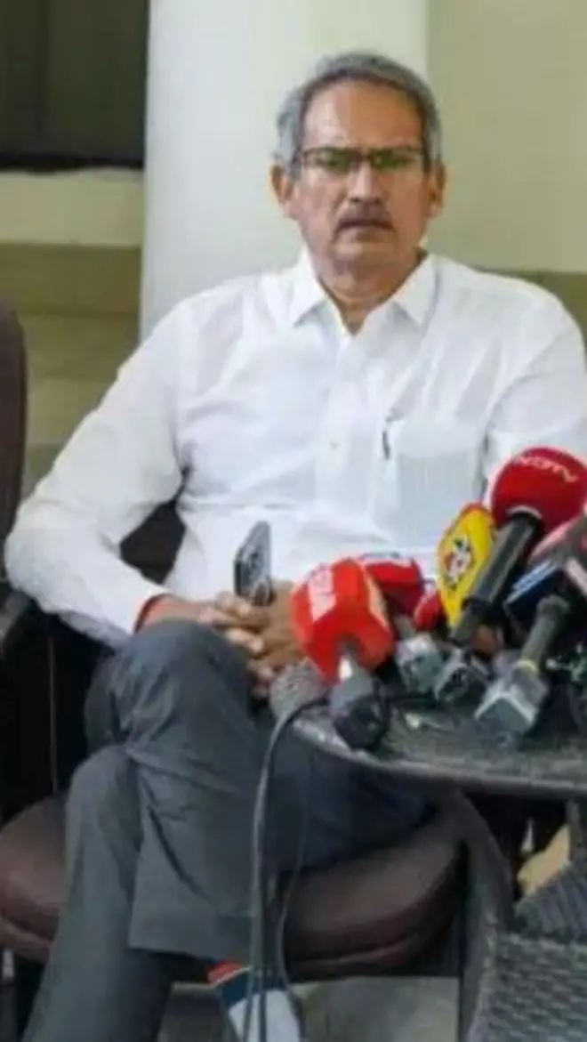 अनिल देसाई 