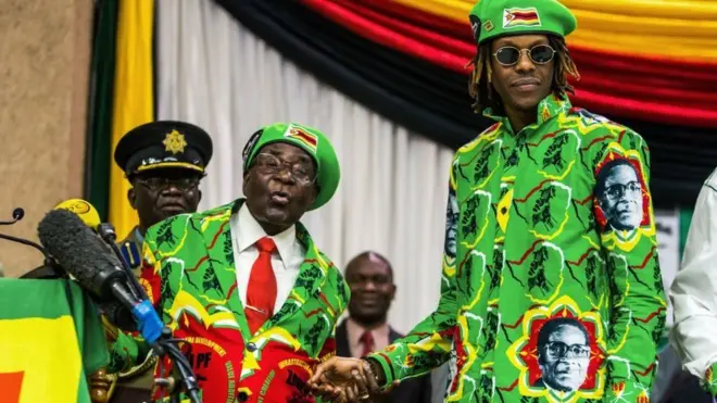 Robert Mugabe (L) wit im son (R)