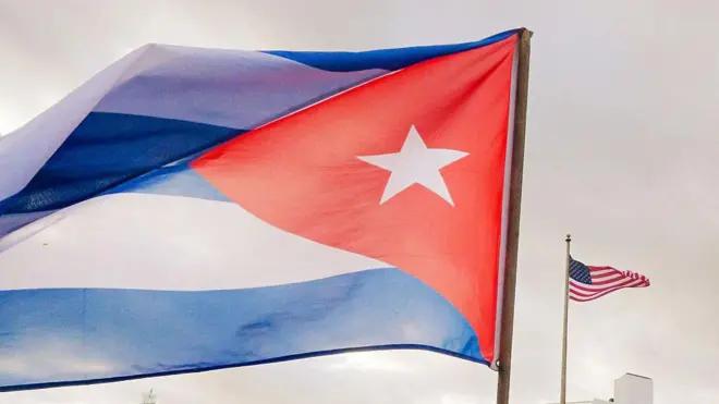 Las banderas de Cuba y Estados Unidos ondean en La Habana