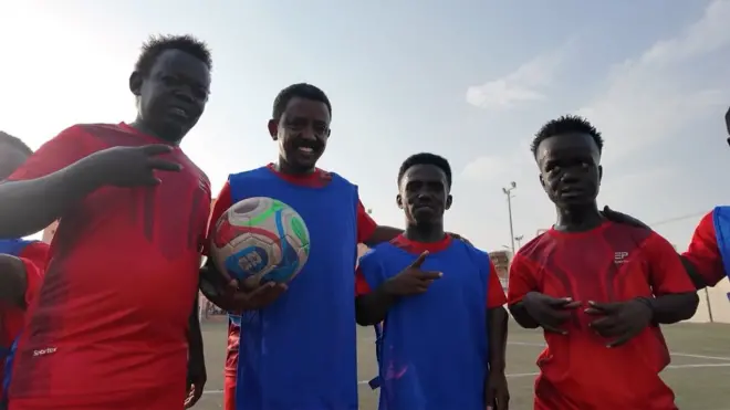 لاعبو المنتخب السوداني لكرة القدم لقصار القامة.