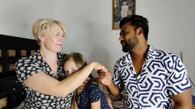 సోషల్ మీడియా ద్వారా కలుసుకున్న బార్బరా, షాదాబ్