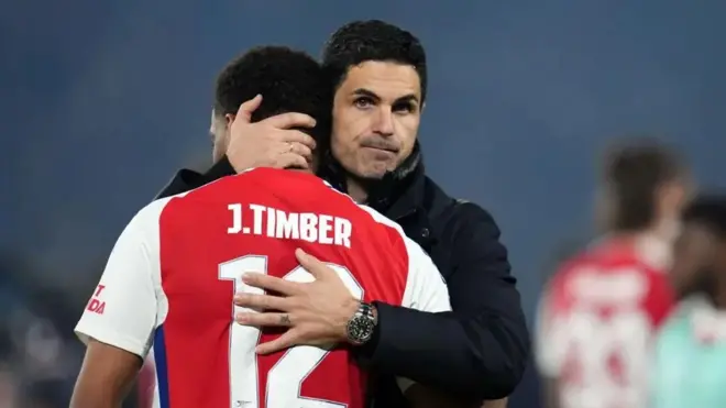 Meneja wa Arsenal Mikel Arteta alimfariji Jurien Timber