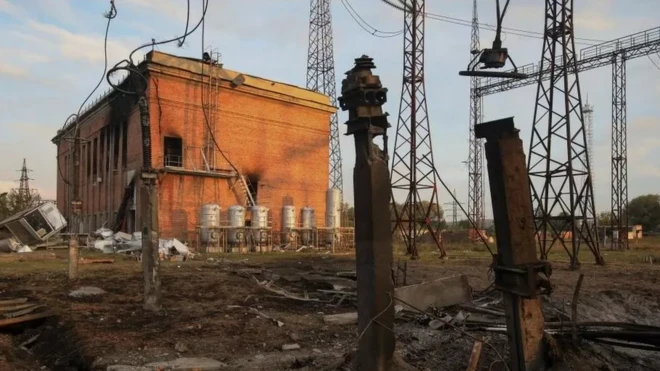 تصویری از یک نیروگاه برق خراب شده دراثر حملات روسیه