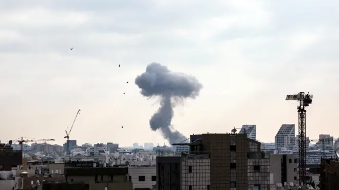 صاروخ إيراني على تل أبيب