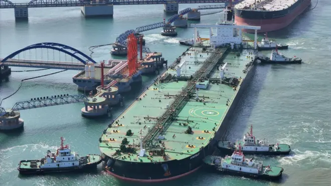 ان میں سے سب سے بڑا حصہ، جو روس سمیت ایران اور وینیزویلا کے لیے کام کرتا ہے، انڈیا اور چین کا رخ کرتا ہے جو دنیا میں سب سے زیادہ آبادی والے ممالک بھی ہیں