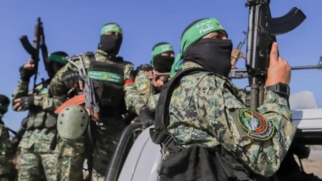 Combatentes do Hamas armados