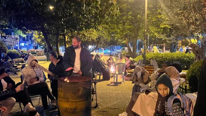 İstanbul Avcılar'da sokakta geceleyenler. 