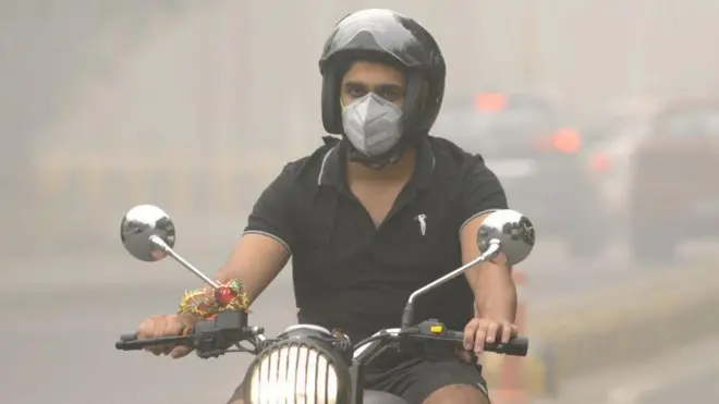 वायू प्रदूषणापासून स्वतःला वाचवण्यासाठी कोणता मास्क वापरावा? वाचा