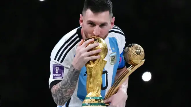 قبل از قهرمانی جام جهانی ۲۰۲۲، مسی تا آستانه رسیدن به جام جهانی ۲۰۱۴ برزیل پیش رفته بود، اما با شکست در وقت اضافه دیدار نهایی برابر آلمان، به آرزوی خود نرسید